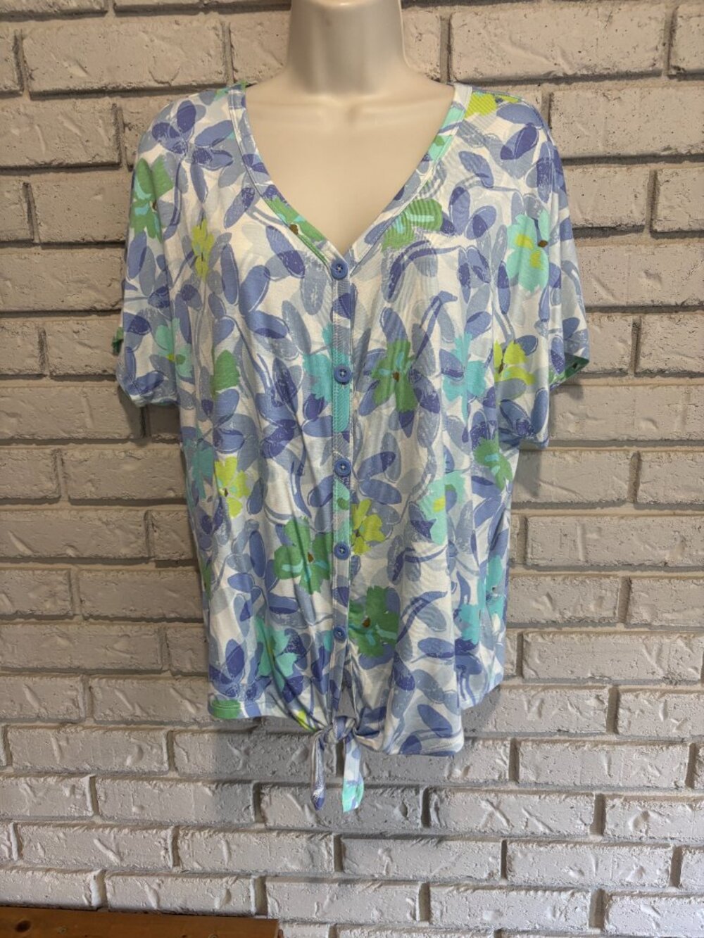 Alchemy Thread Women's Tie Front V-Neck Floral Top Small NWT